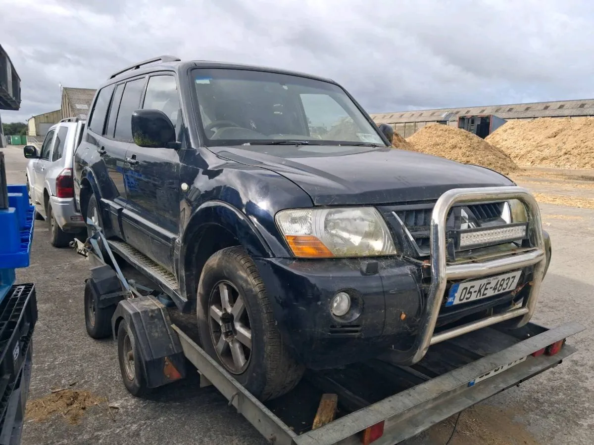 2005 mitsubishi pajero  parts/repair - Image 4