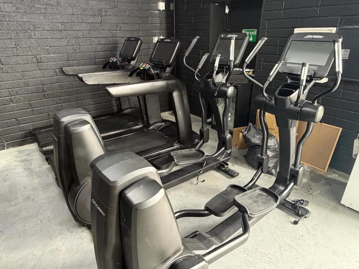 Life fitness treadmills / cross trainers - Image 1