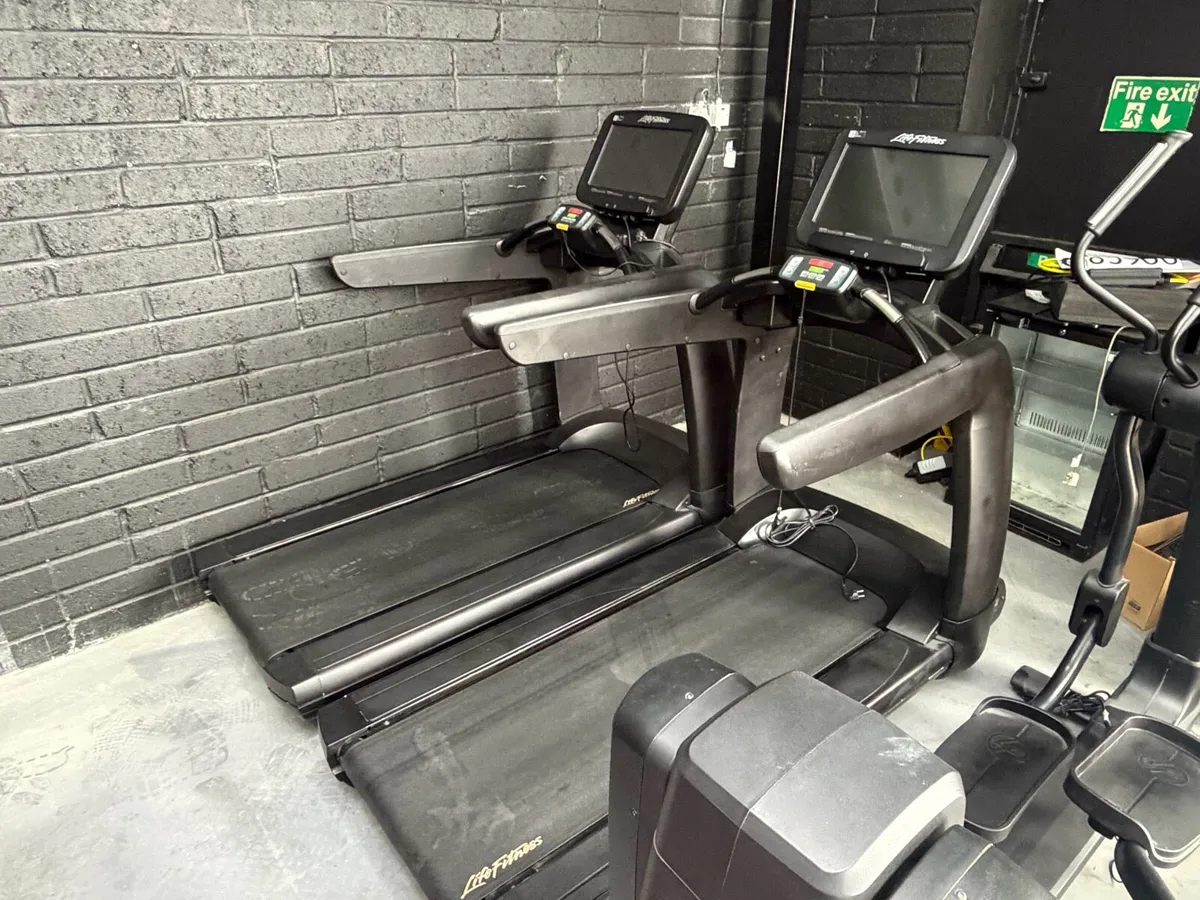 Life fitness treadmills / cross trainers - Image 2