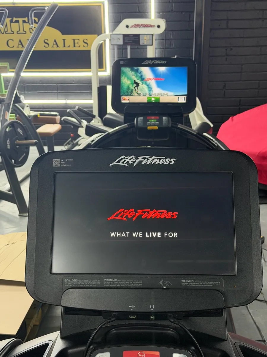 Life fitness treadmills / cross trainers - Image 4