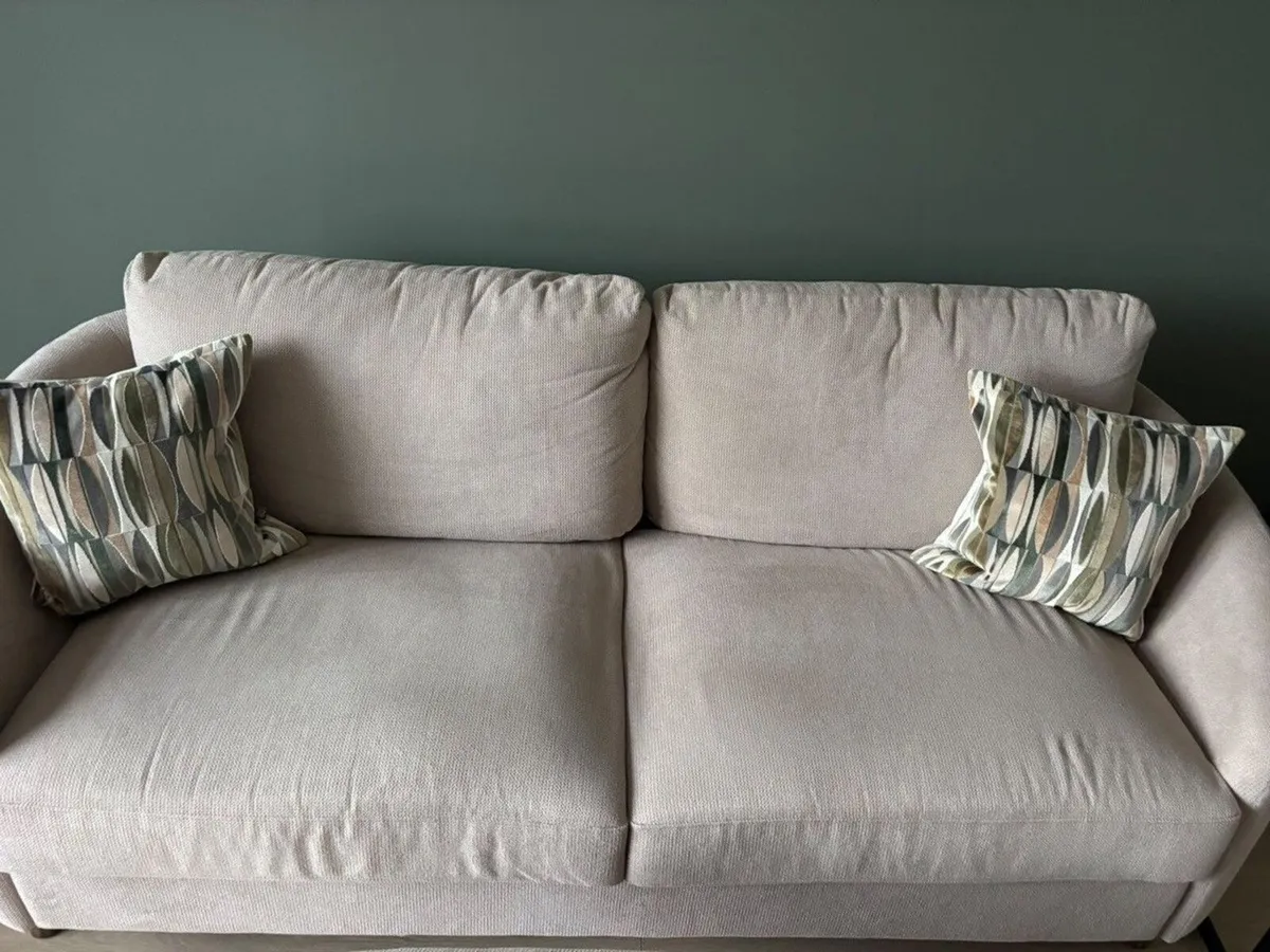 3 seater couch with foot soil - Image 2