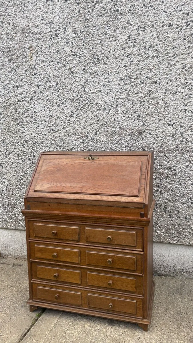 Classic Style Dresser - Image 1