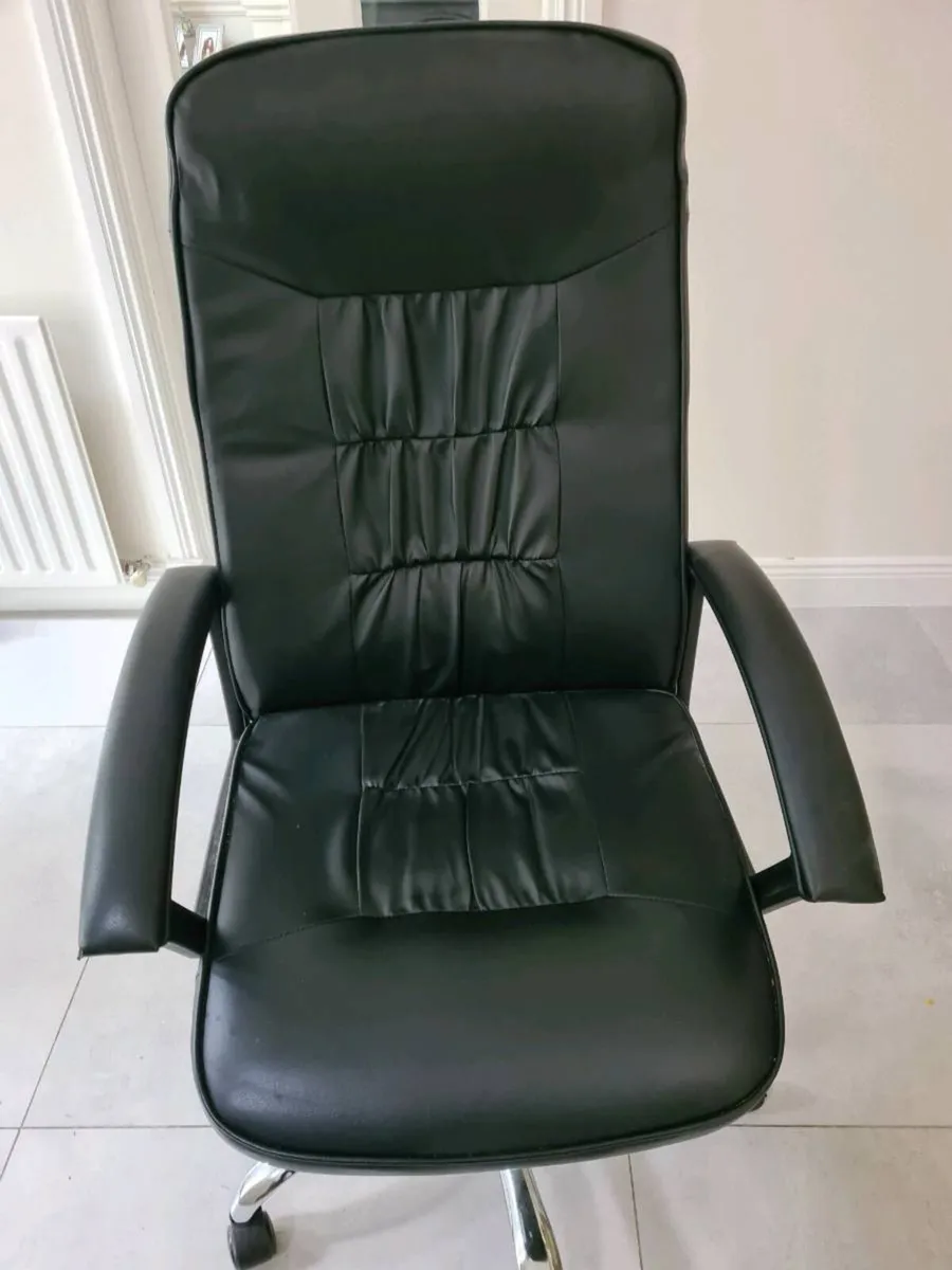 Office chair - Image 1