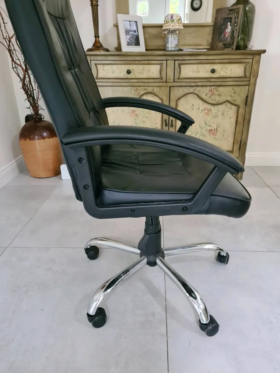 Office chair - Image 2