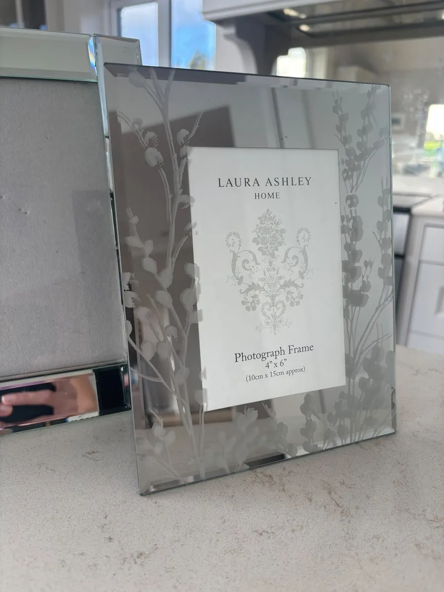 Laura Ashley mirrored photo frame - Image 2