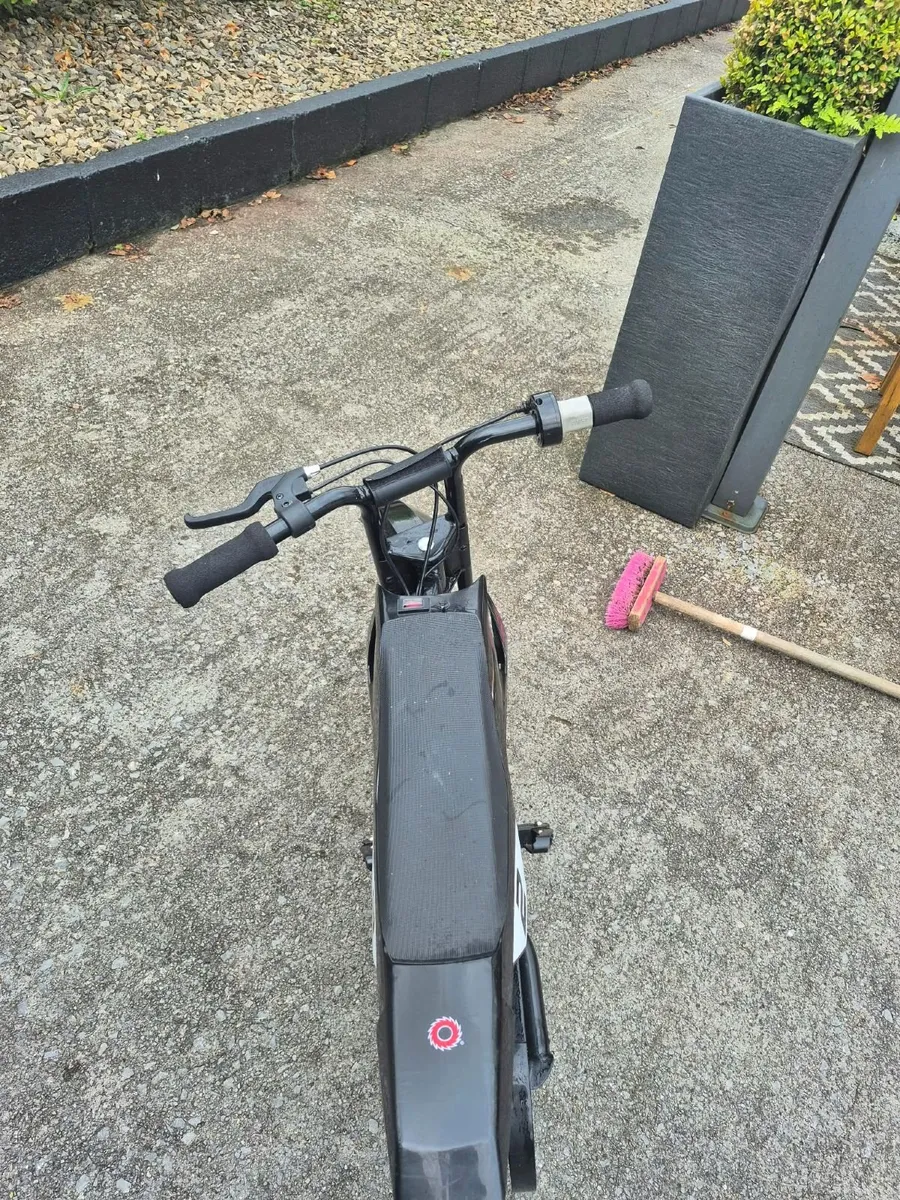 Razor Dirt Bike - Image 2