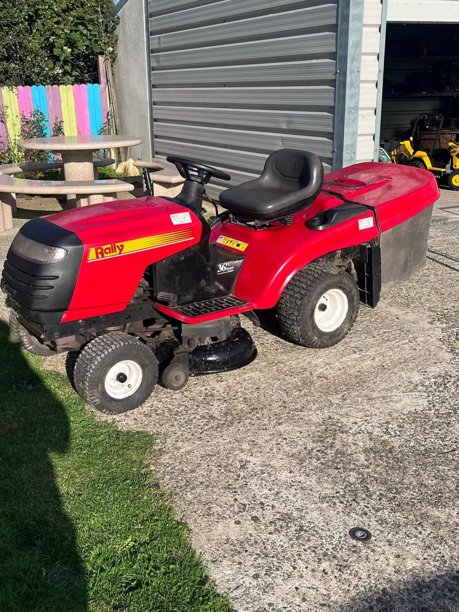 Ride on lawnmower - Image 1
