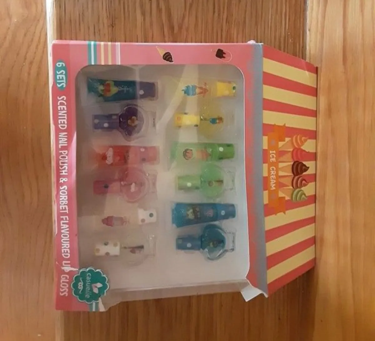 Barbie Dressing Table and Accessories - Image 3