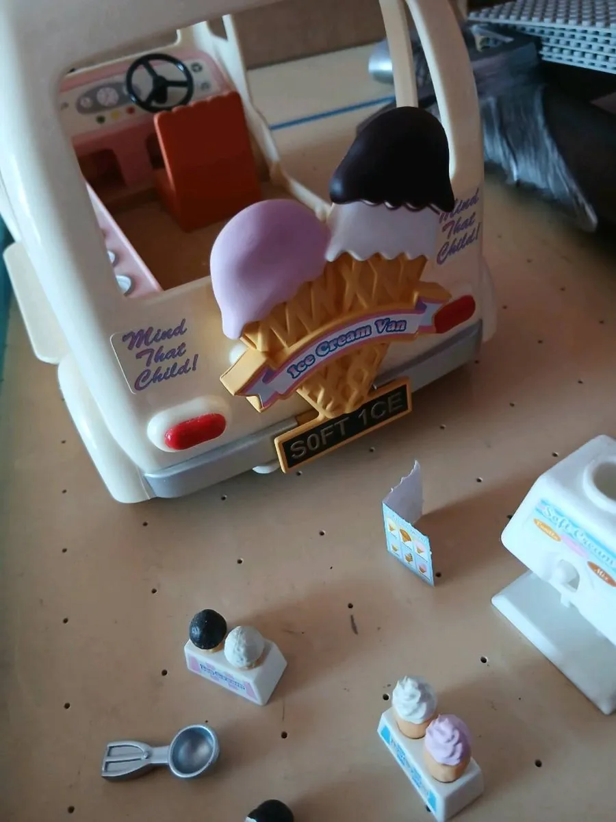 Sylvanian Family Ice Cream Van - Image 2