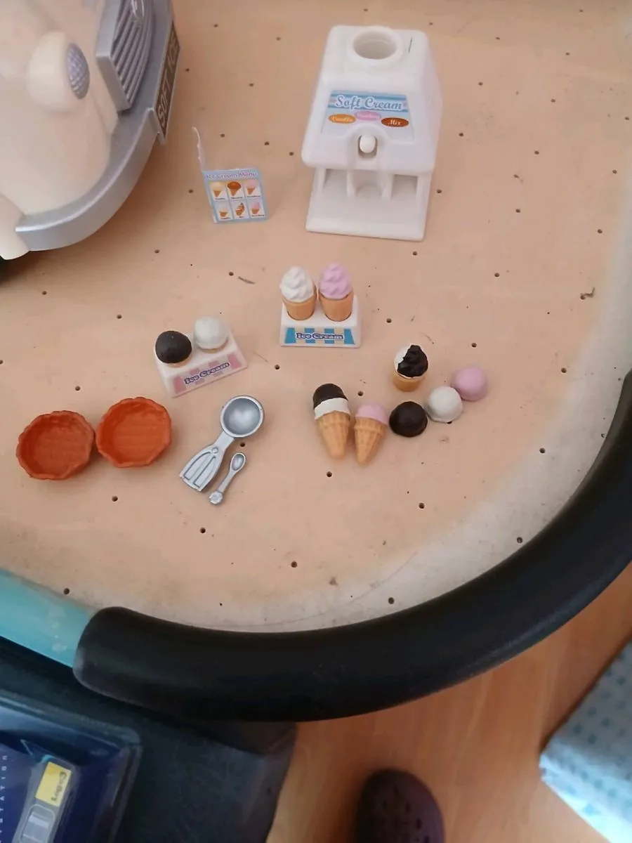 Sylvanian Family Ice Cream Van - Image 4
