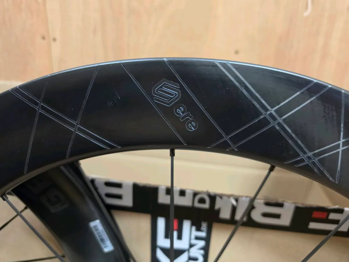 ERE Wheelset Genus II AE65-R Carbon Disc - Image 2
