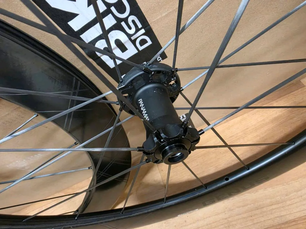 ERE Wheelset Genus II AE65-R Carbon Disc - Image 4