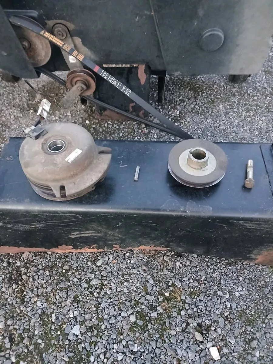 Lawnboss Deck, shute, rear wheels & clutch - Image 2