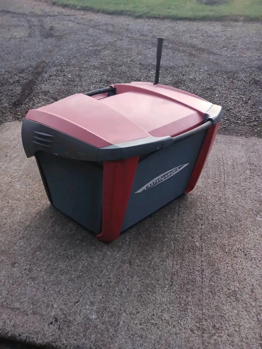 Electric tipping Grassbox of Castlegarden - Image 1