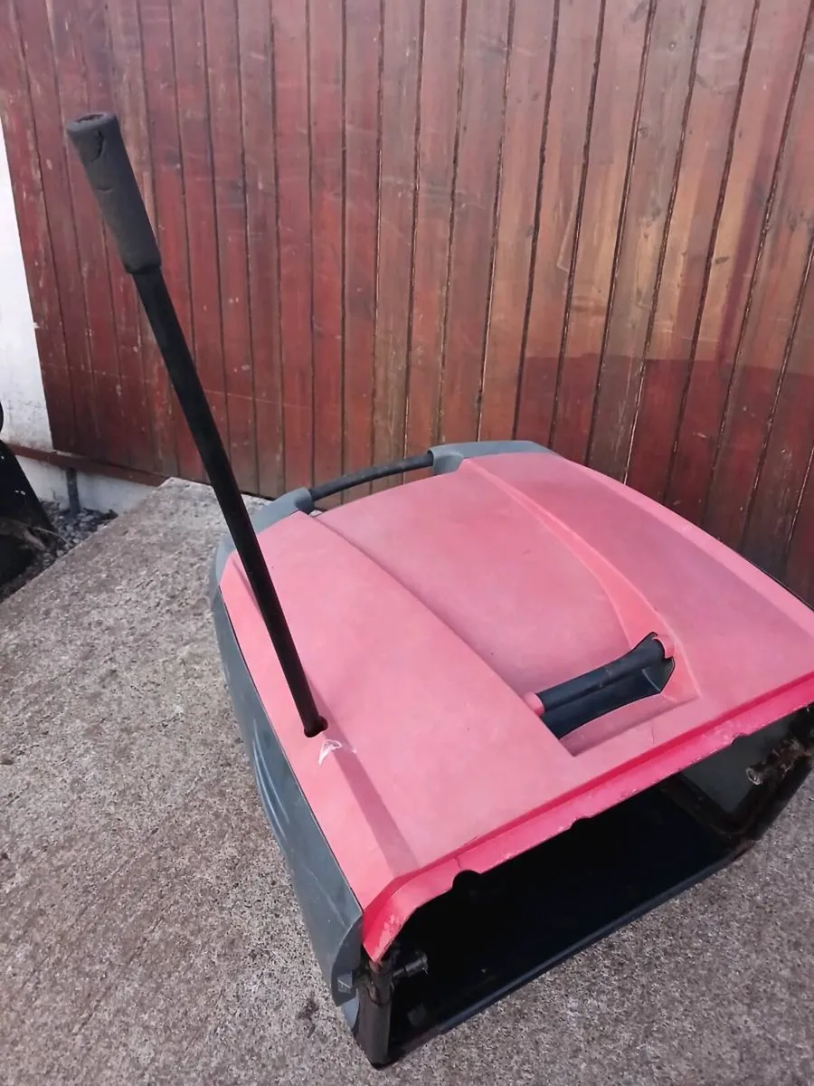 Electric tipping Grassbox of Castlegarden - Image 3