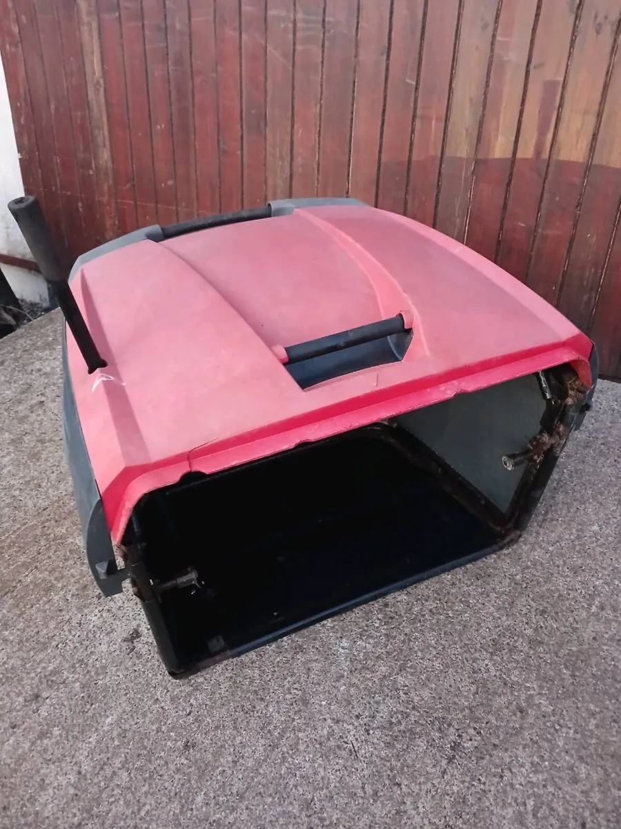 Electric tipping Grassbox of Castlegarden - Image 4