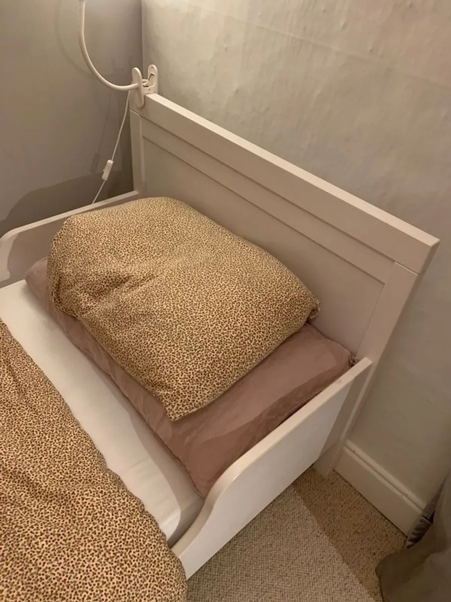 Childrens extendable single bed IKEA Sundvik - Image 4