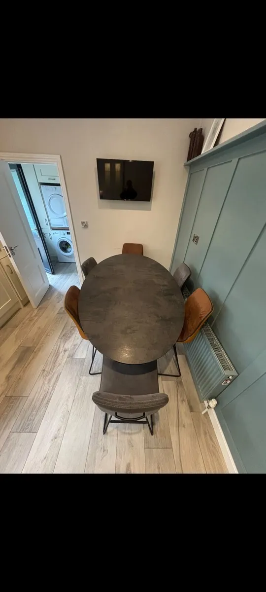 Dining table and 6 chairs - Image 2