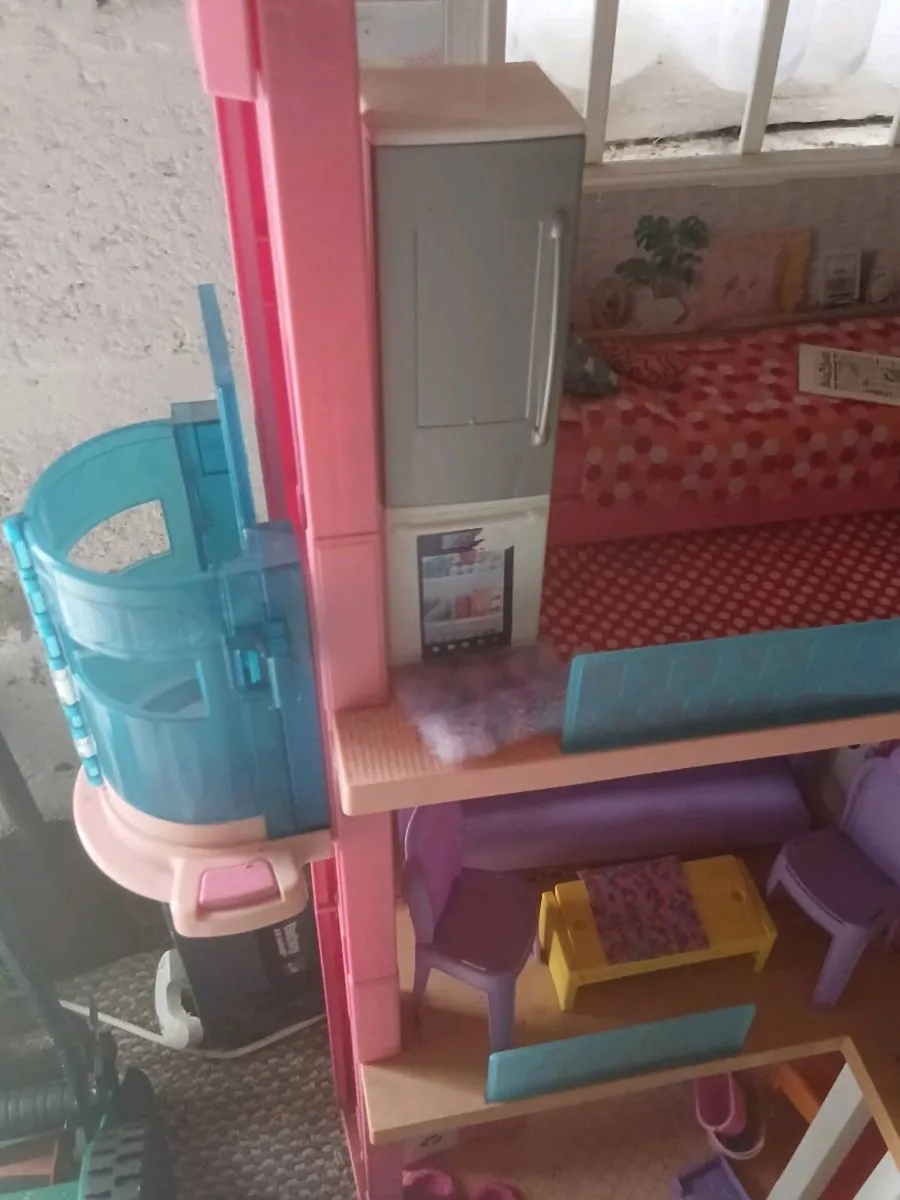 Barbie house - Image 2