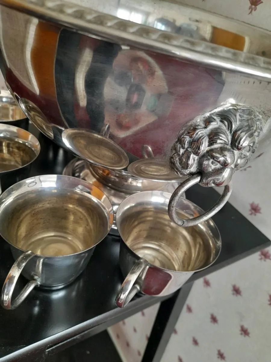 Silver-plated punch bowl and cups - Image 3