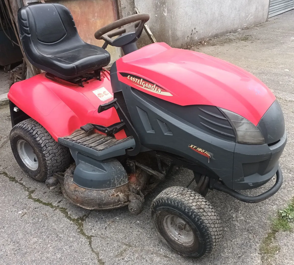 Castelgarden XT 180 HD Ride On Lawnmower - Image 2