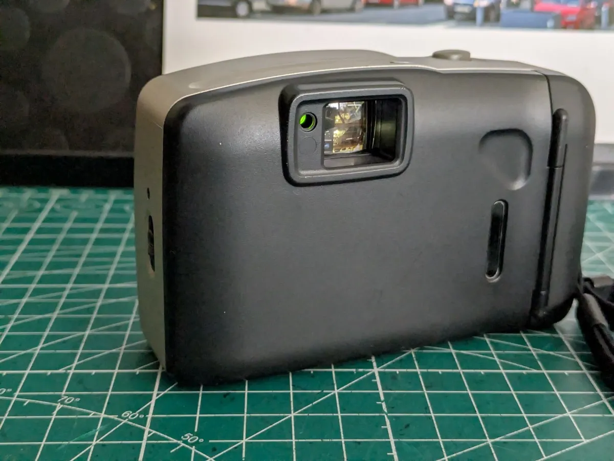 Minolta F35 film compact camera with 35mm lens - Image 3