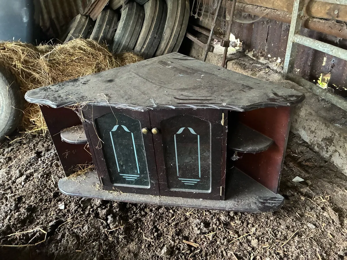 Old couch 🛋️ - Image 1