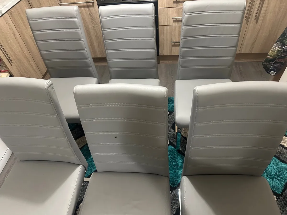 Dining table & 6 chairs - Image 2