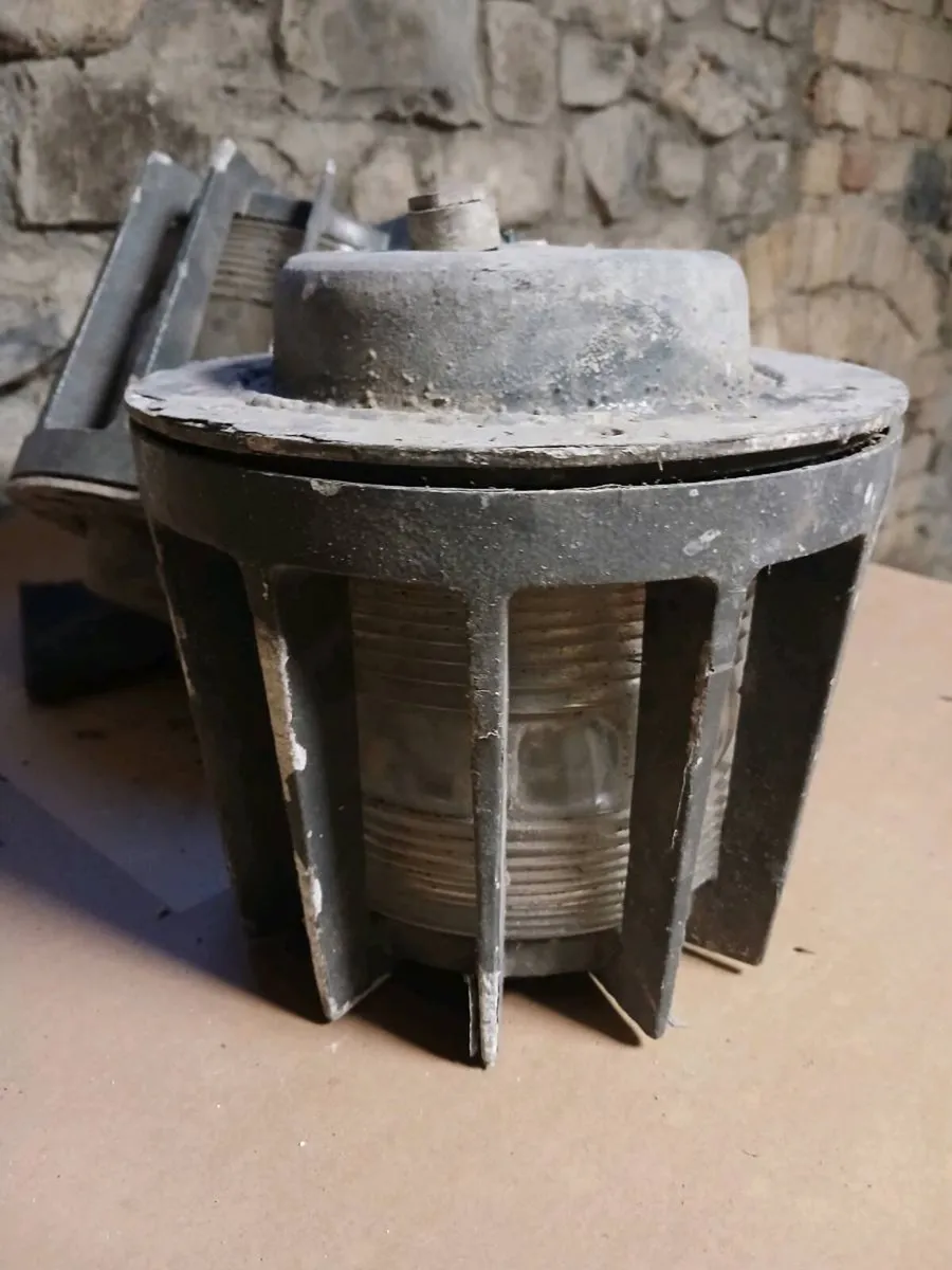 Vintage industrial light - Image 1