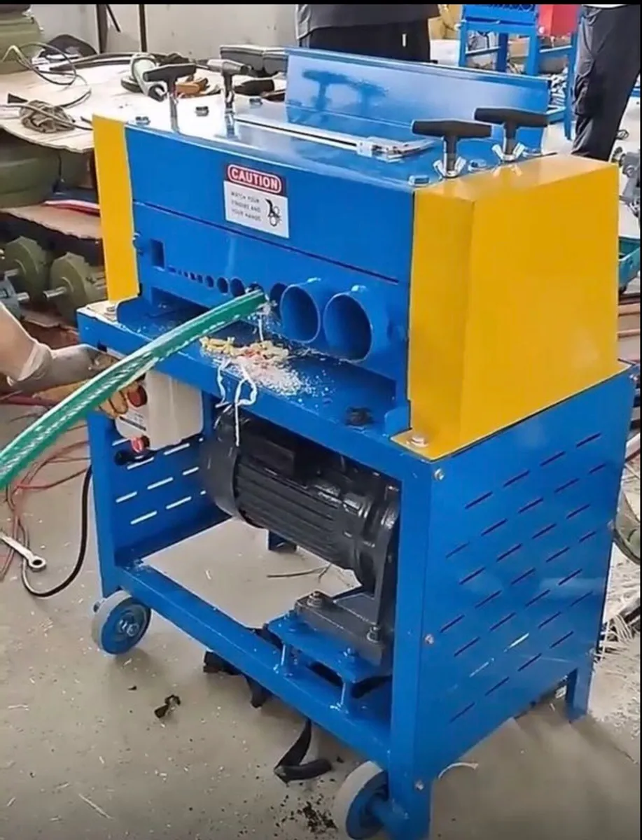 New wire stripping machine 220v 3 pin plug - Image 2