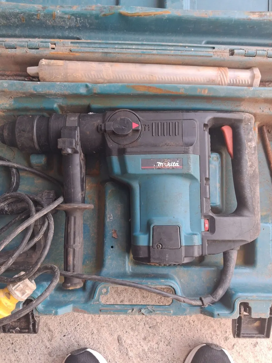 Makita Combi Hammer Drill - Image 1