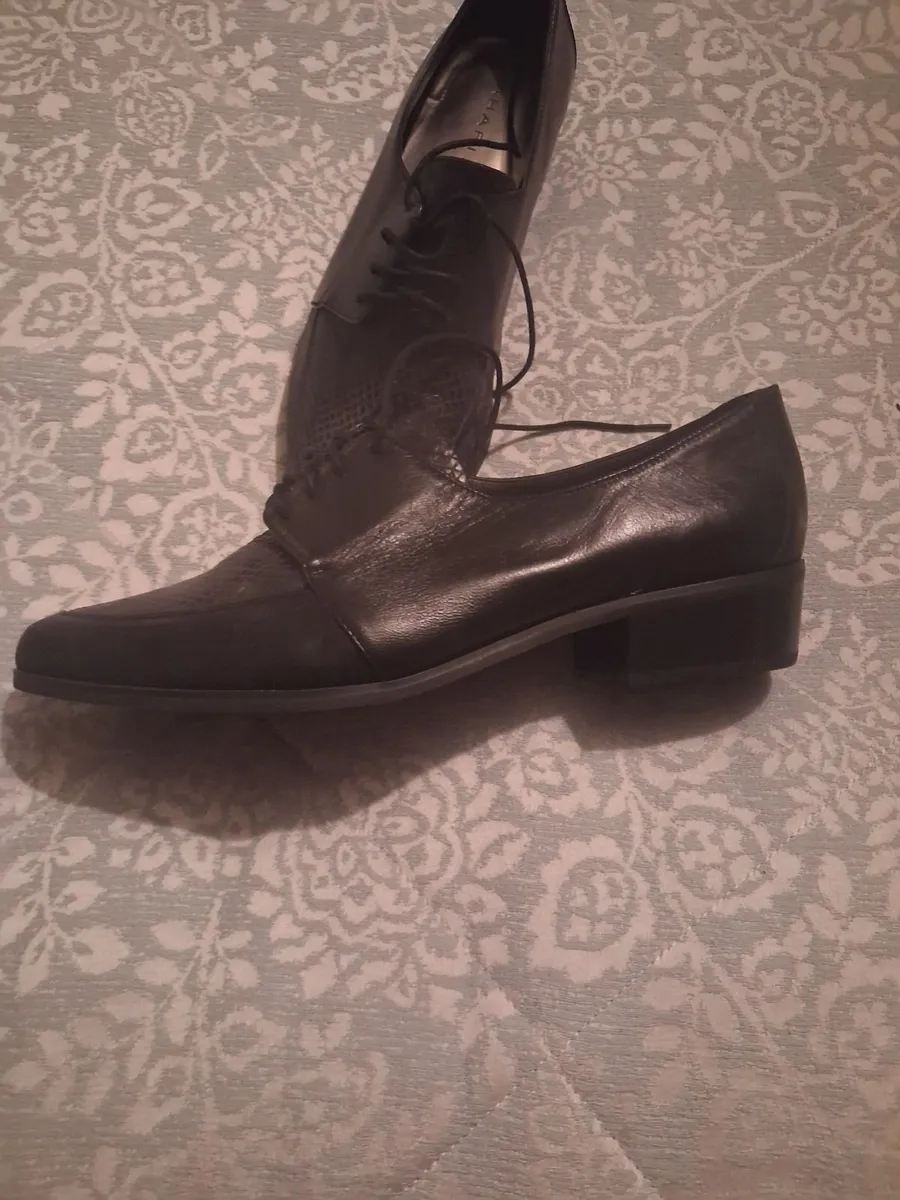 Elie Tahari Shoes - Image 2