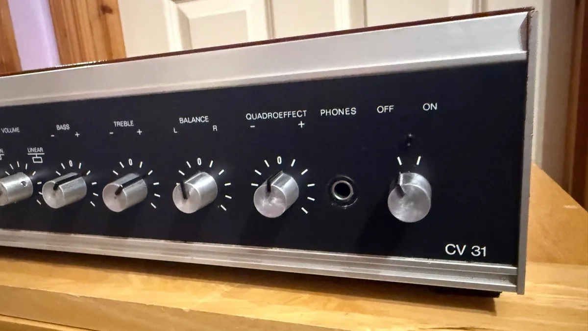 Vintage Dual Quadro amp with Yamaha speakers - Image 4
