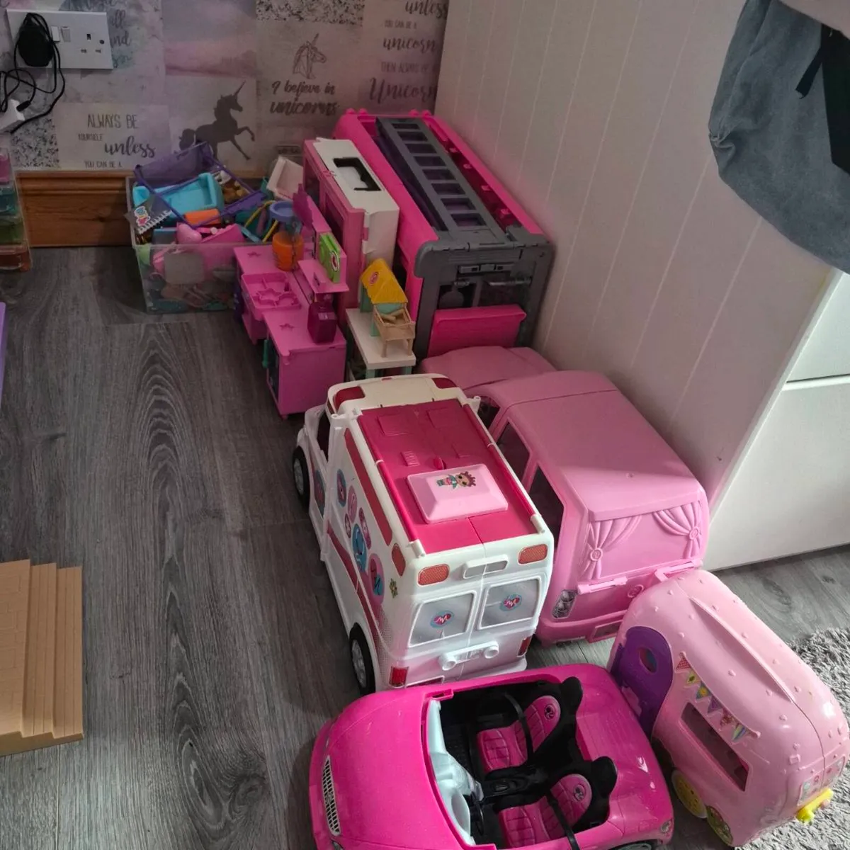 Barbie house and loads of accessories - Image 2