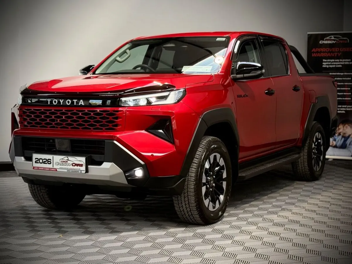 Toyota Hilux INVINCIBLE 2.8 // BRAND NEW // CRIMSO - Image 2