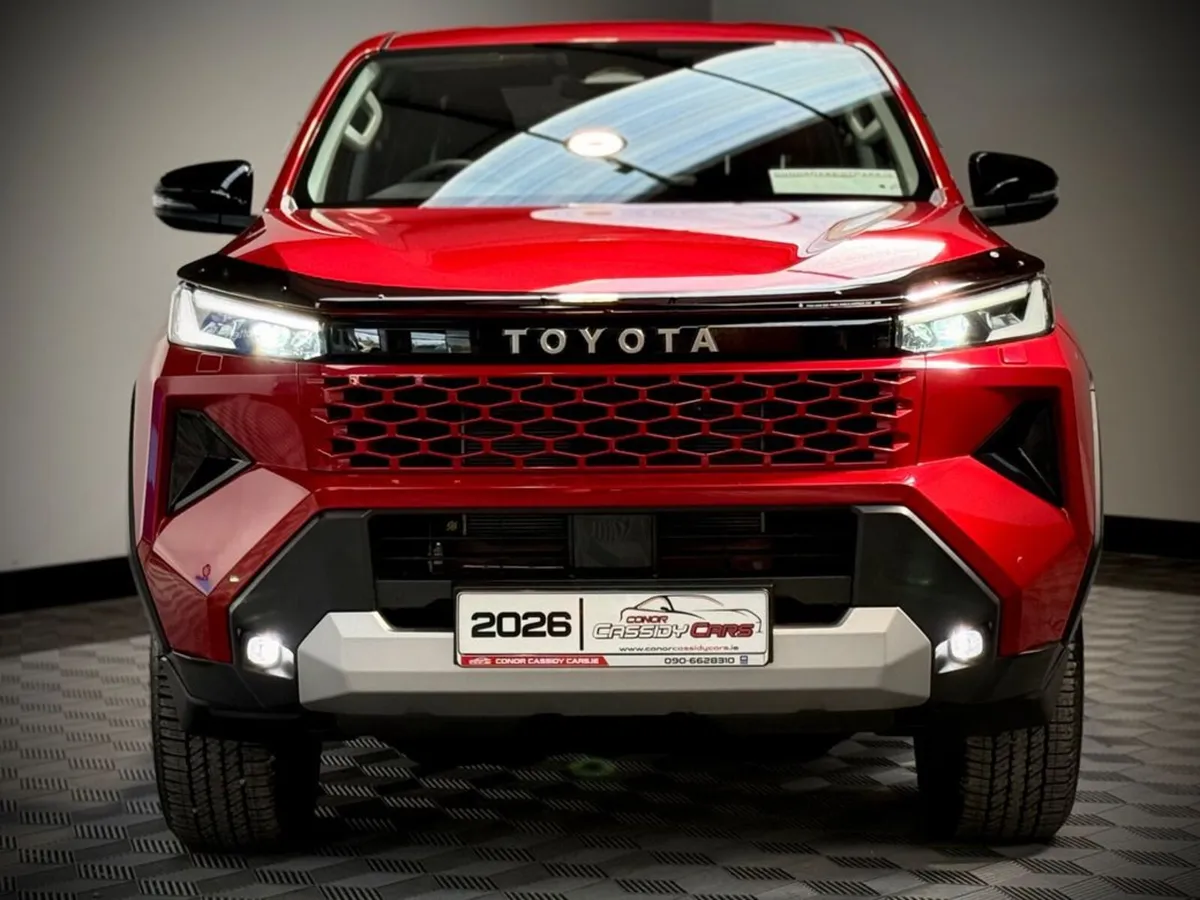Toyota Hilux INVINCIBLE 2.8 // BRAND NEW // CRIMSO - Image 3