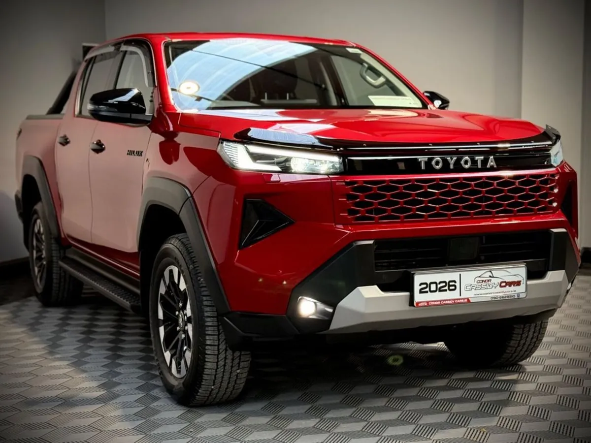 Toyota Hilux INVINCIBLE 2.8 // BRAND NEW // CRIMSO - Image 4