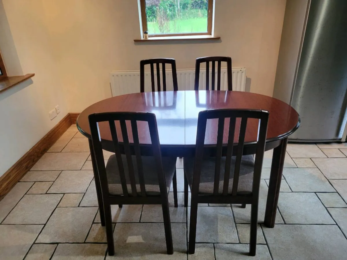 Kitchen table and 6 chairs - Image 4