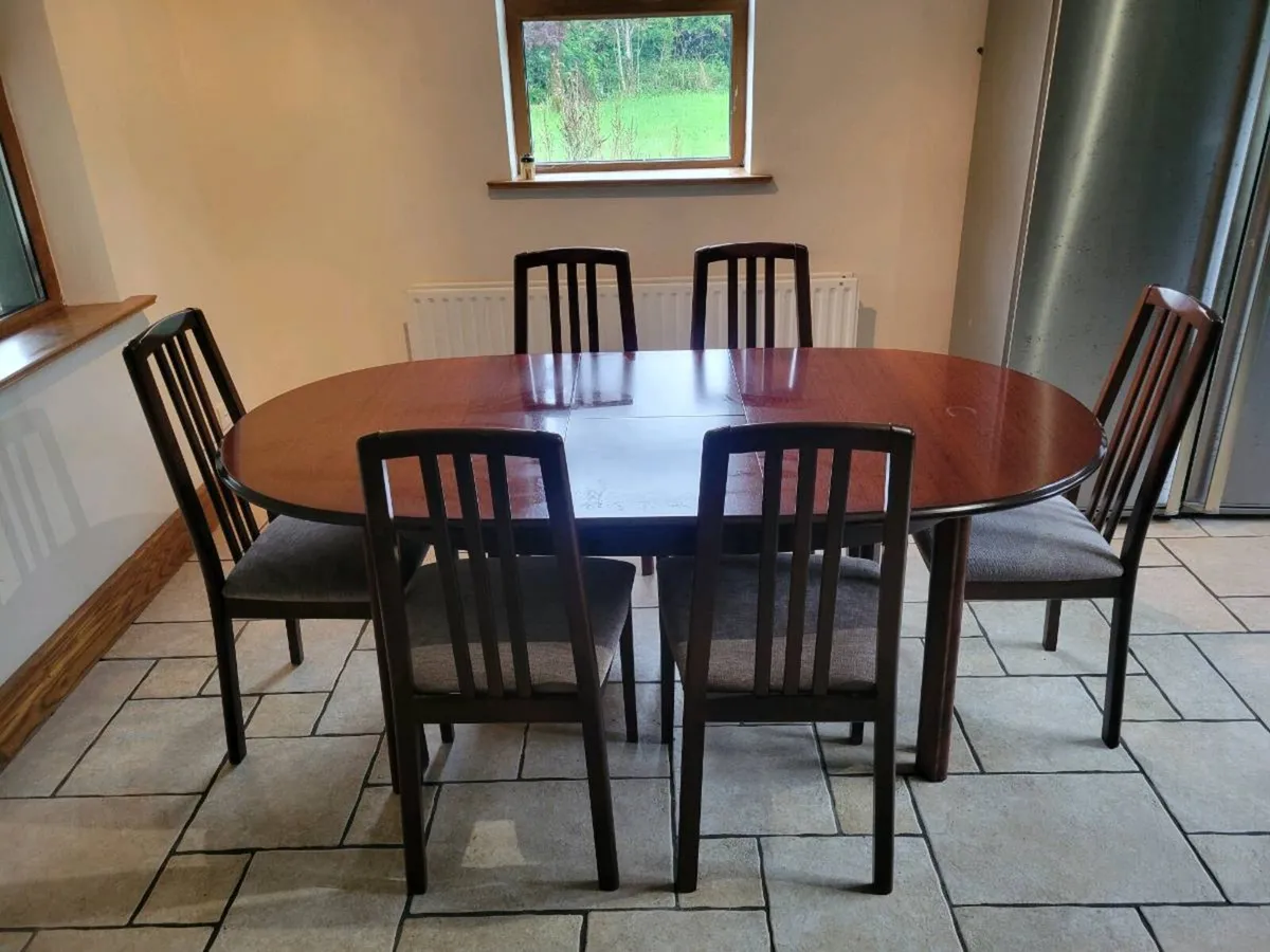 Kitchen table and 6 chairs - Image 1