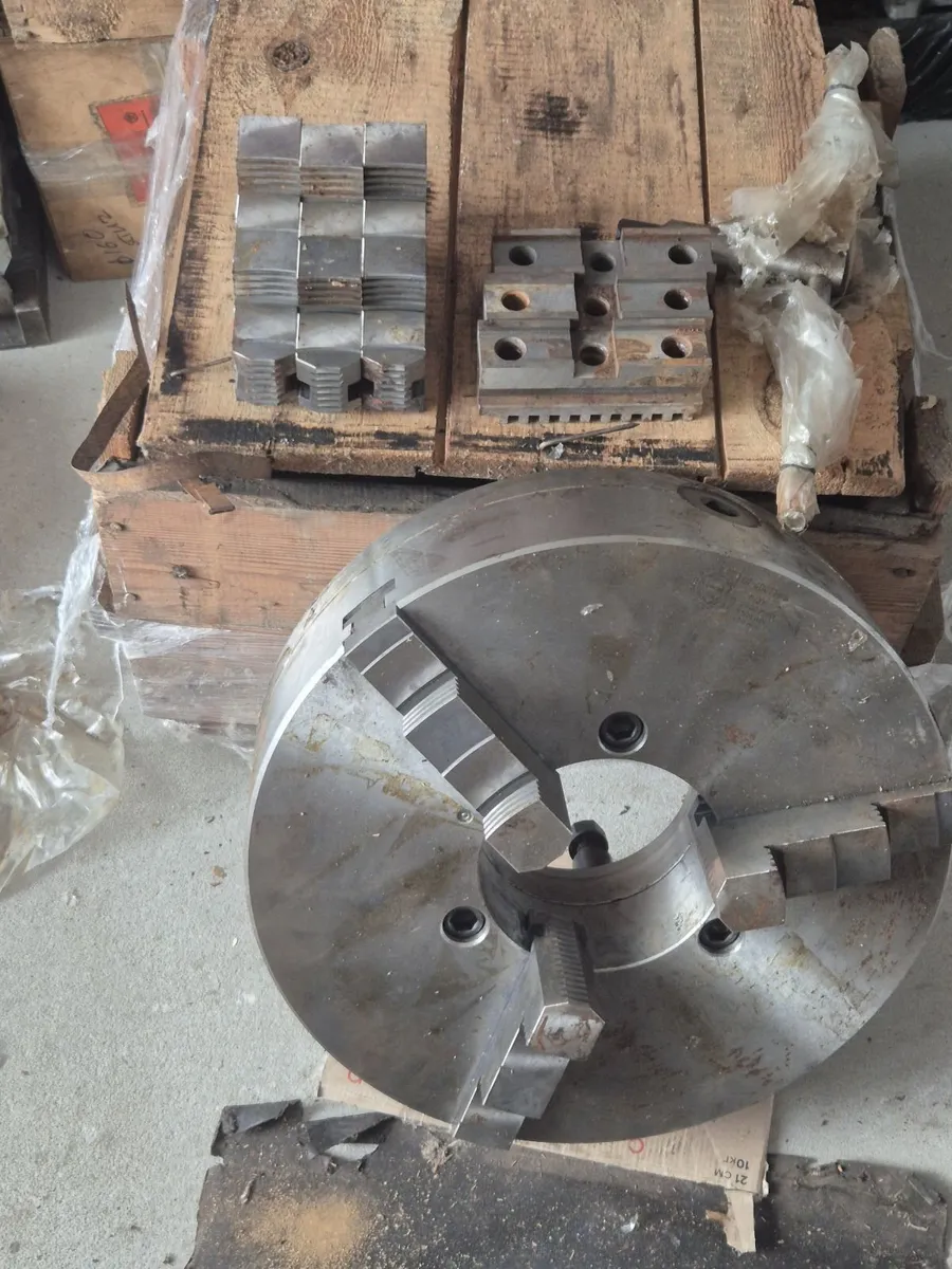 400mm Lathe Chuck, Size 8 Taper, Polish-made - Image 1