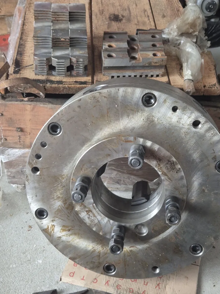400mm Lathe Chuck, Size 8 Taper, Polish-made - Image 4