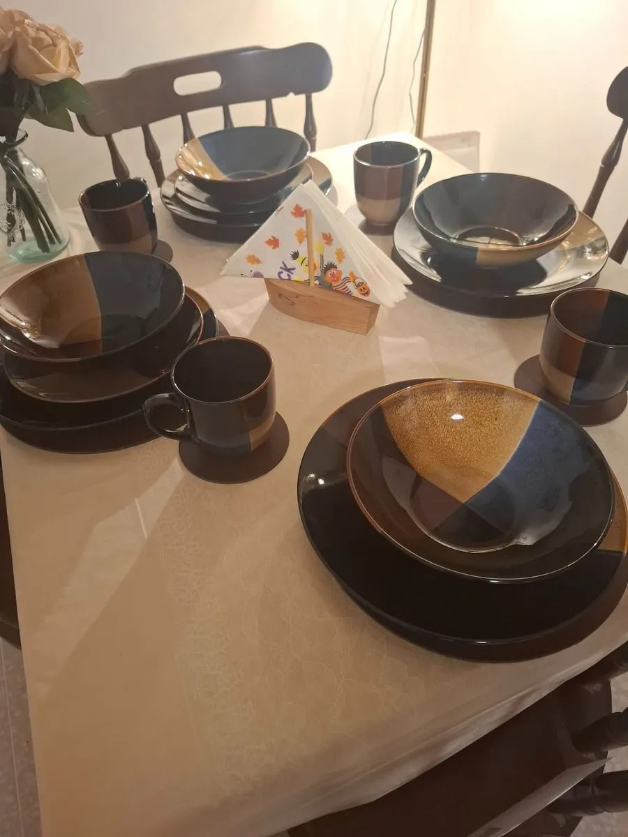 16 Piece Dinner Set - Image 1