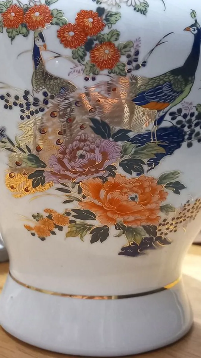 Lamp Gorgeous Chinoiserie Ginger Jar-Vintage Table Lamp  Porcelain Peacock Floral Motif Pristine Gold Gilt - Image 3