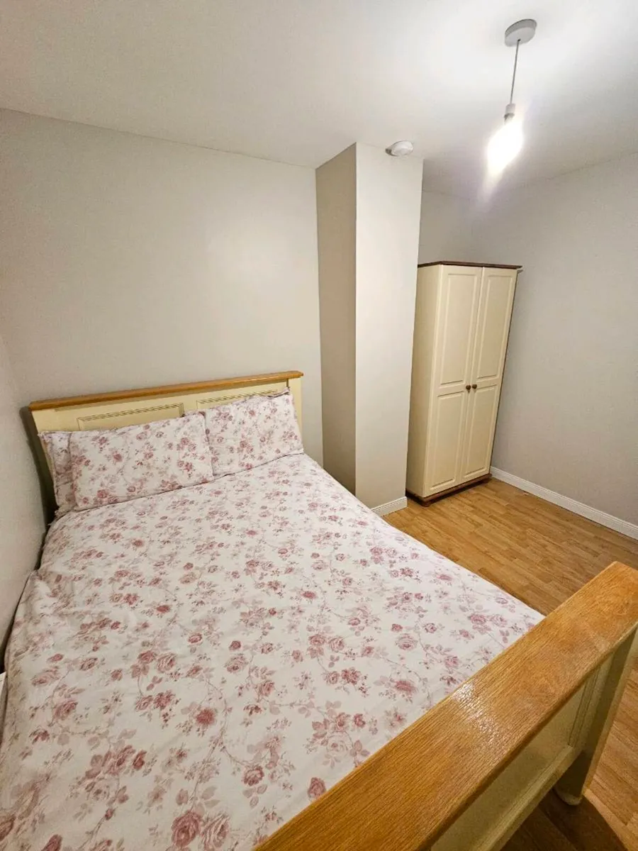 Double timber pine bed and matching wardrobe - Image 2