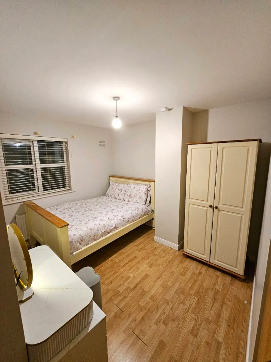 Double timber pine bed and matching wardrobe - Image 3