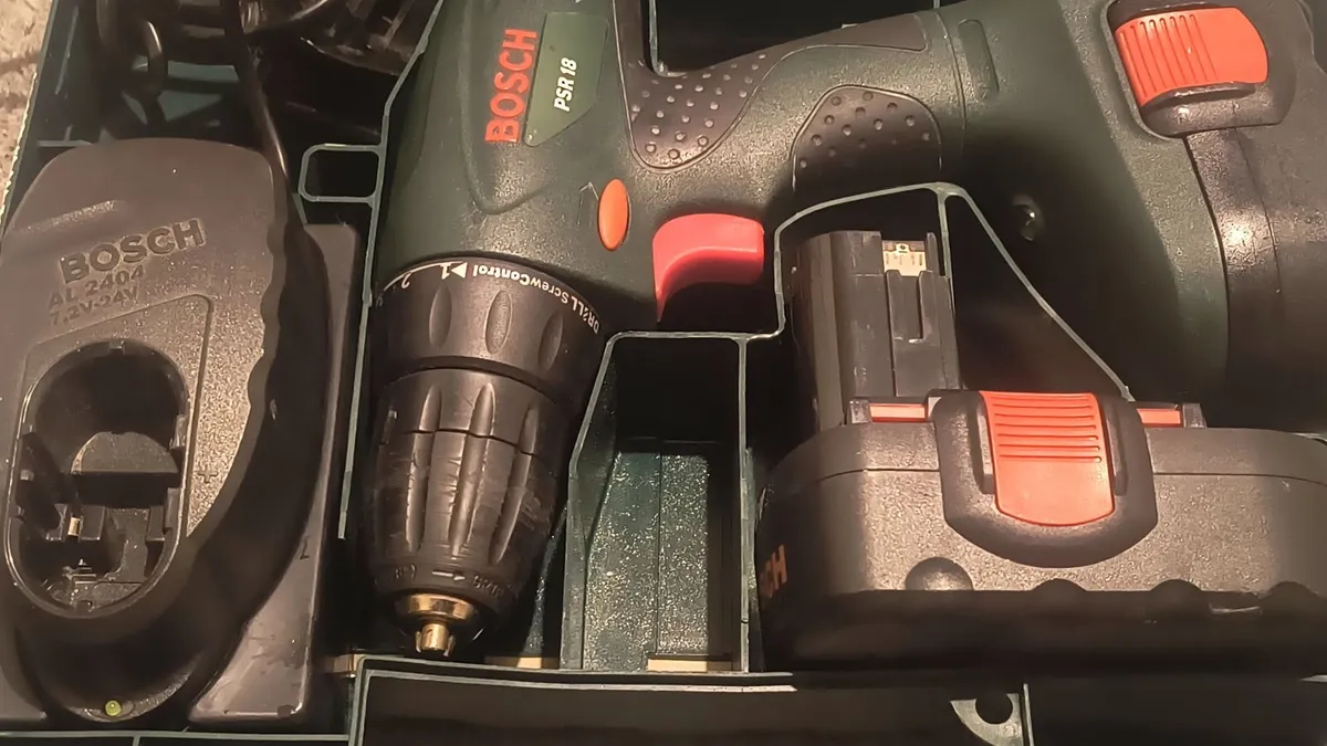 BOSCH 1.5Ah Cordless Combi Drill - 18V - Image 3