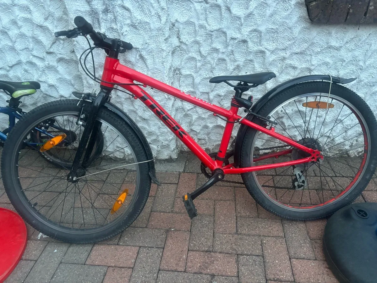 Kids 24 inch 8 gear Trek bike - Image 2