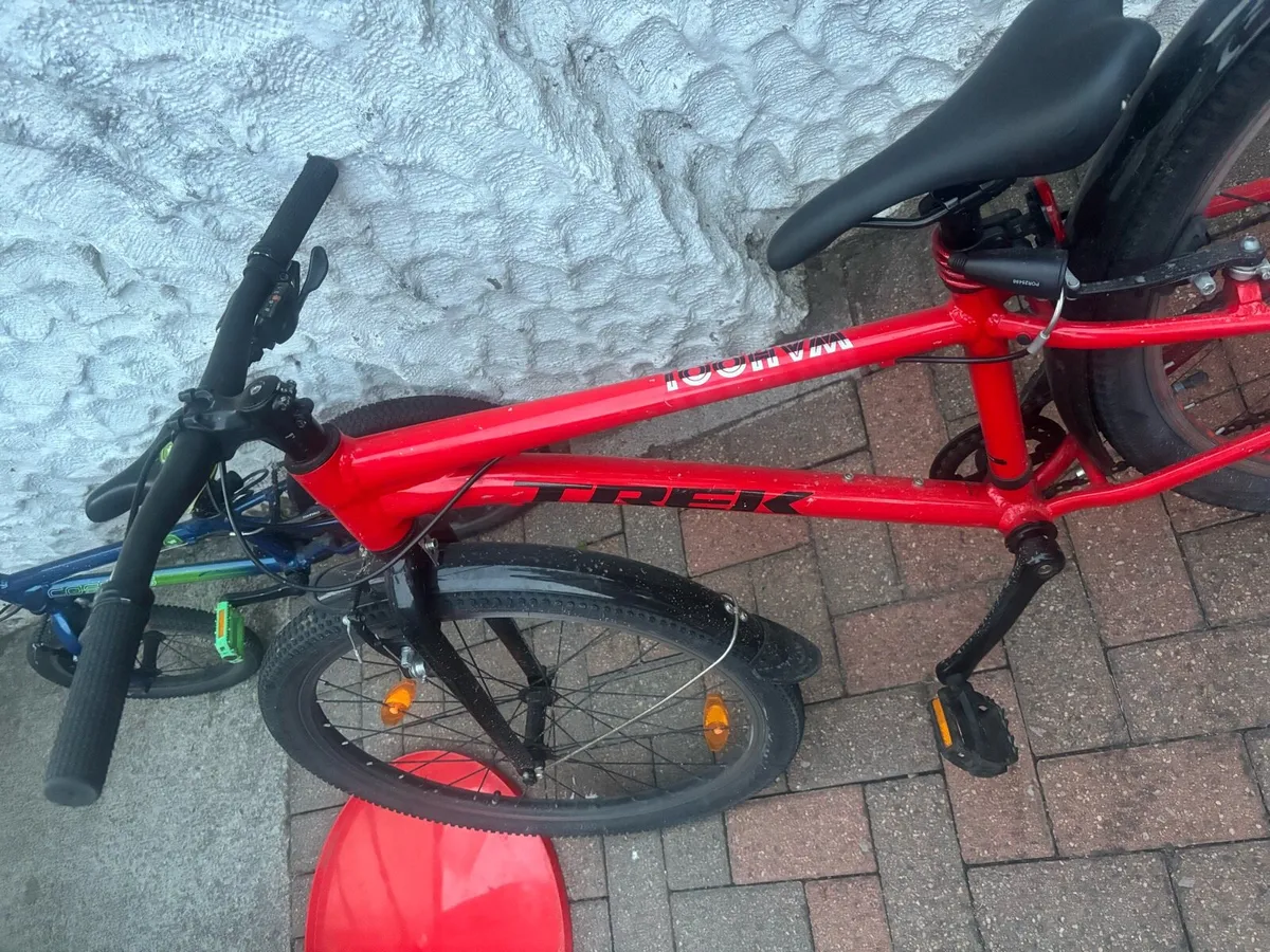 Kids 24 inch 8 gear Trek bike - Image 3