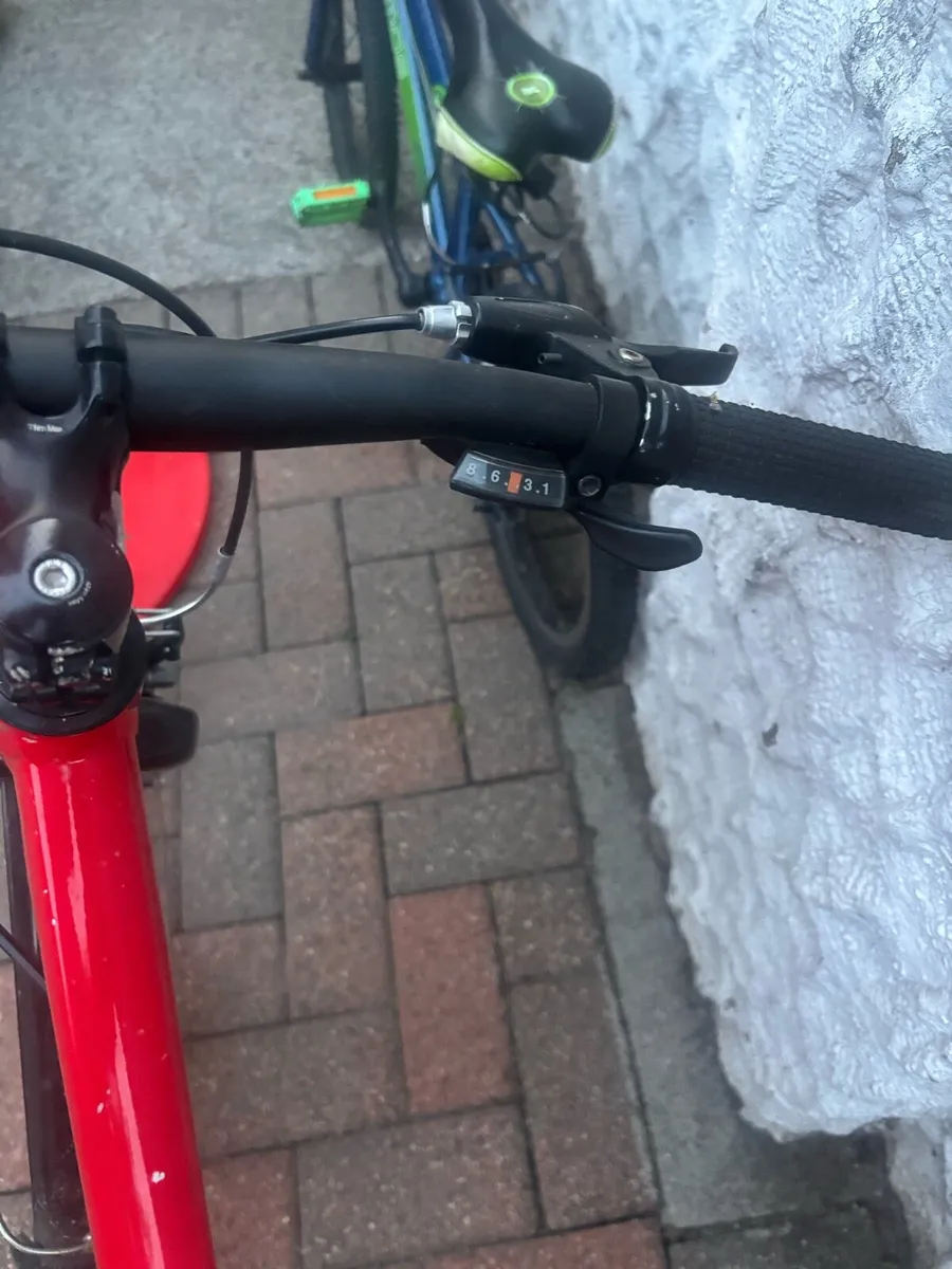 Kids 24 inch 8 gear Trek bike - Image 4