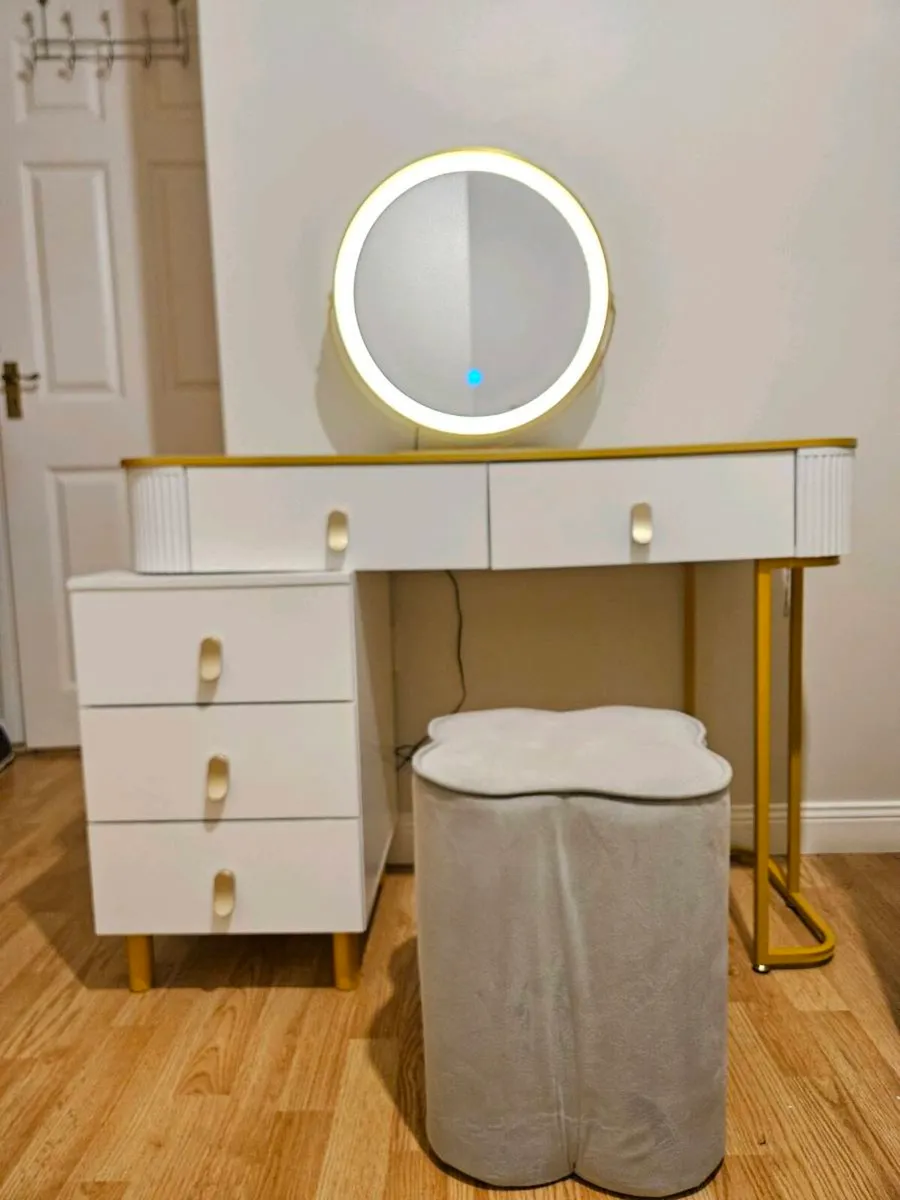 FAnity table - Image 1